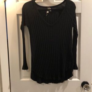 WE THE FREE v-neck XS